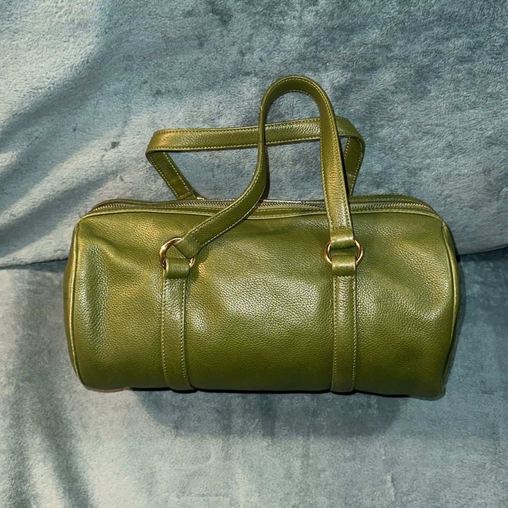Morabito paris 12” barrel shape green tote with turtle 🐢 zipper pull 💕